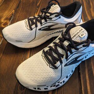 Brooks Adrenaline GTS 21 Snow Leopard Running Sneaker